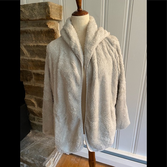 ♦️SALE♦️Silver Ice Grey Fleece Cardigan - Picture 2 of 4